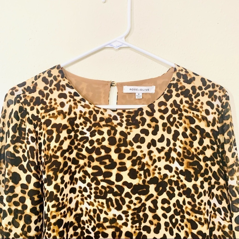 ROSE & OLIVE leopard prints pleaded sleeves with bow blouse women’s size M - Picture 3 of 9